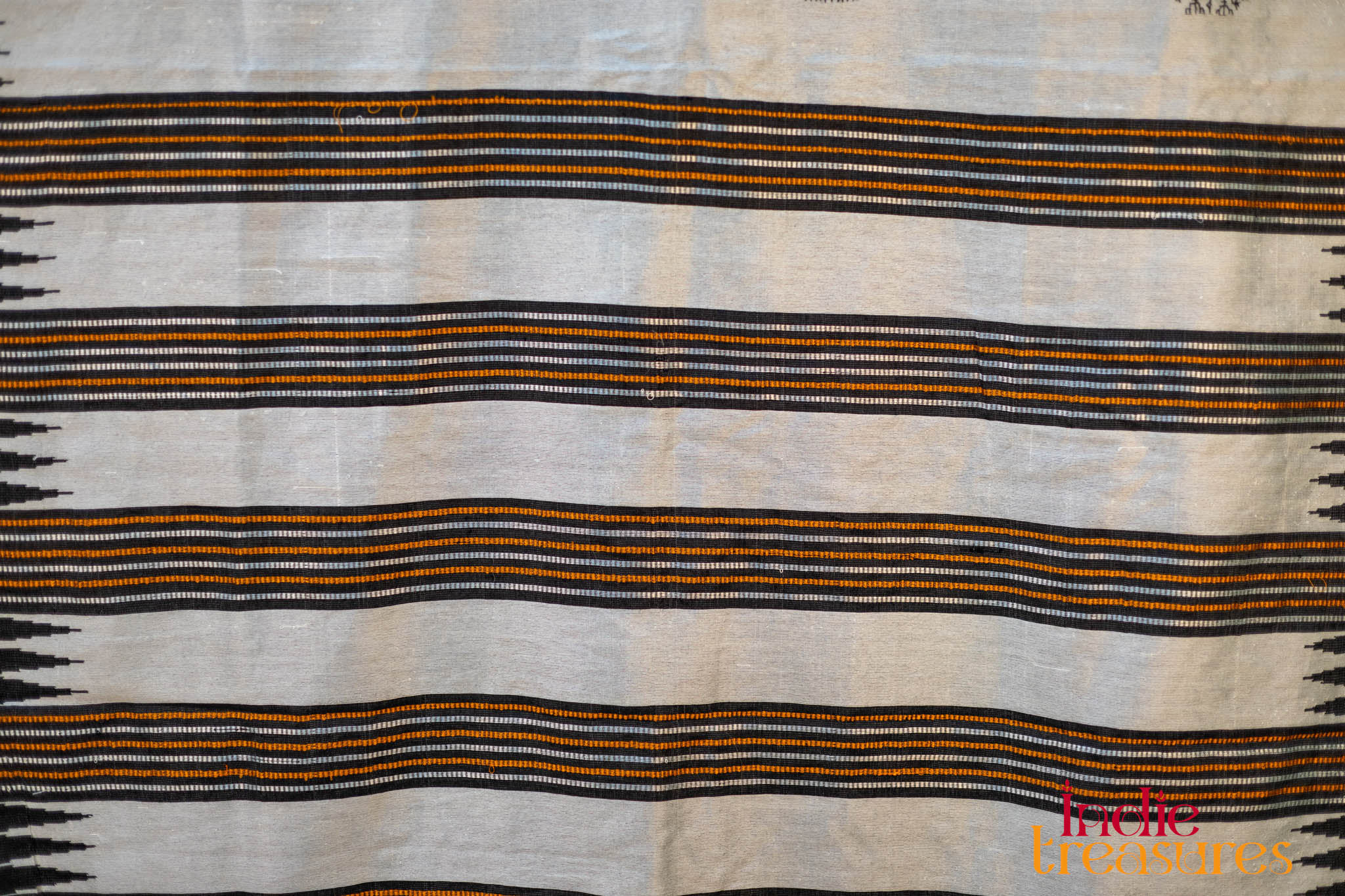 Kasuti Hand-Embroidery on Hand-Woven Raw Silk - Image 2